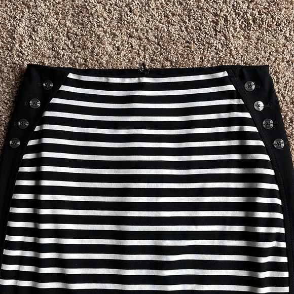 - WHBM Straight Skirt - Size 8 - Picture 11 of 14